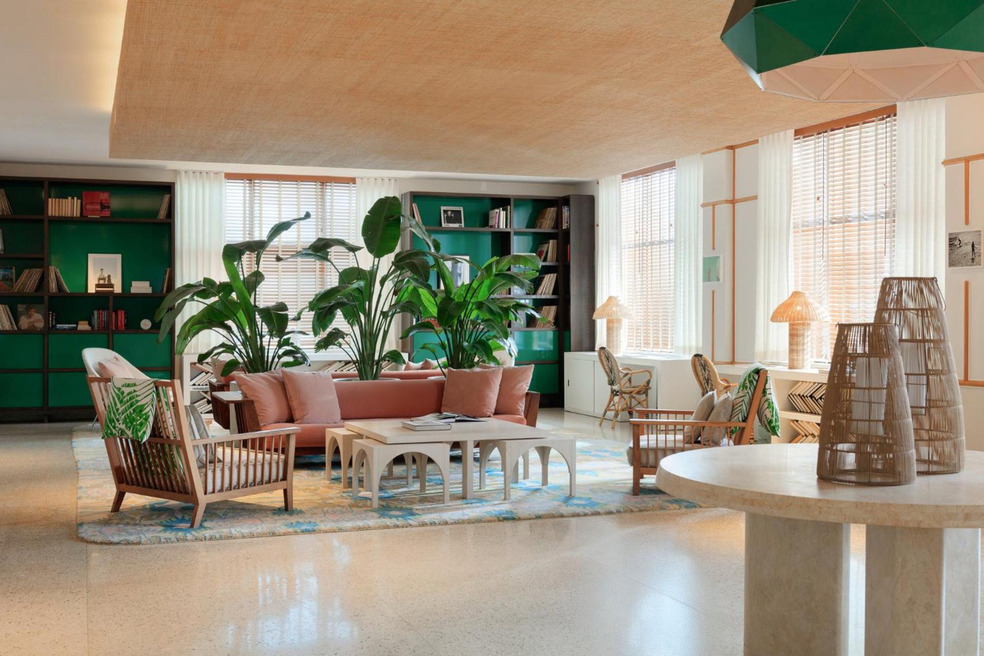 Kimpton Surfcomber By Ihg Miami Beach