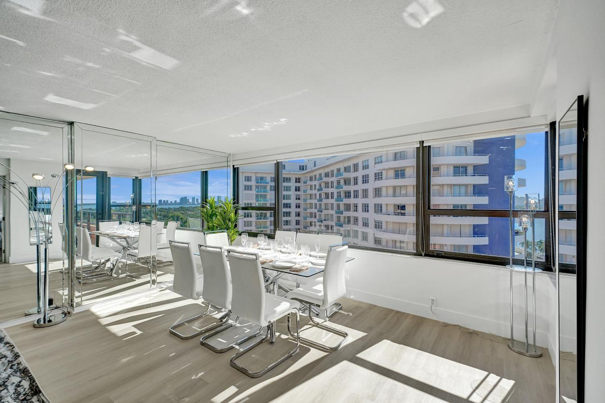 Luxury Ocean View With Service 1521 *