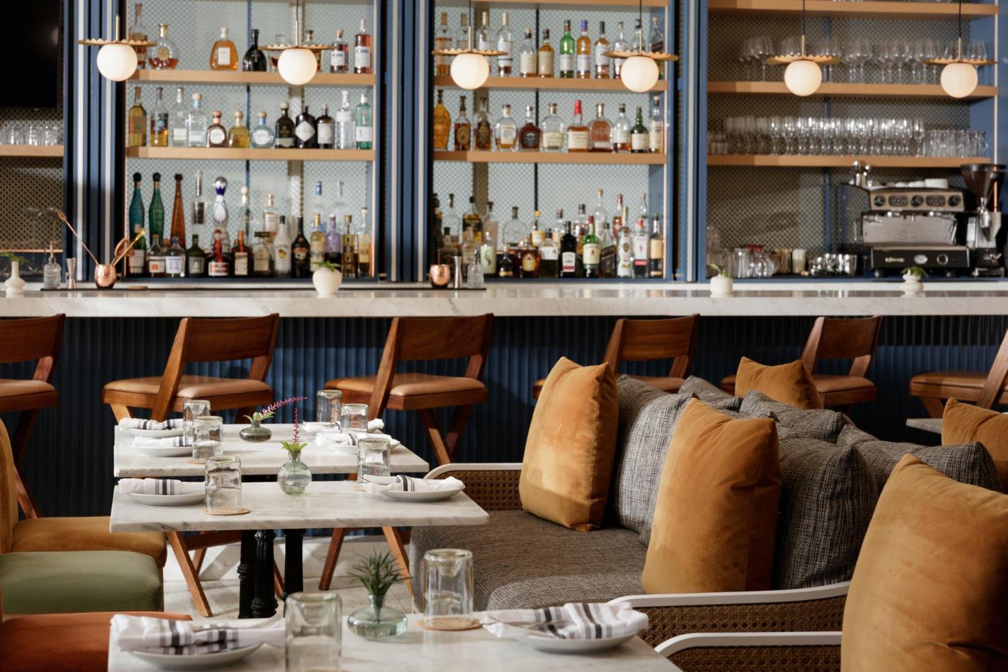 Resort Kimpton Surfcomber By Ihg