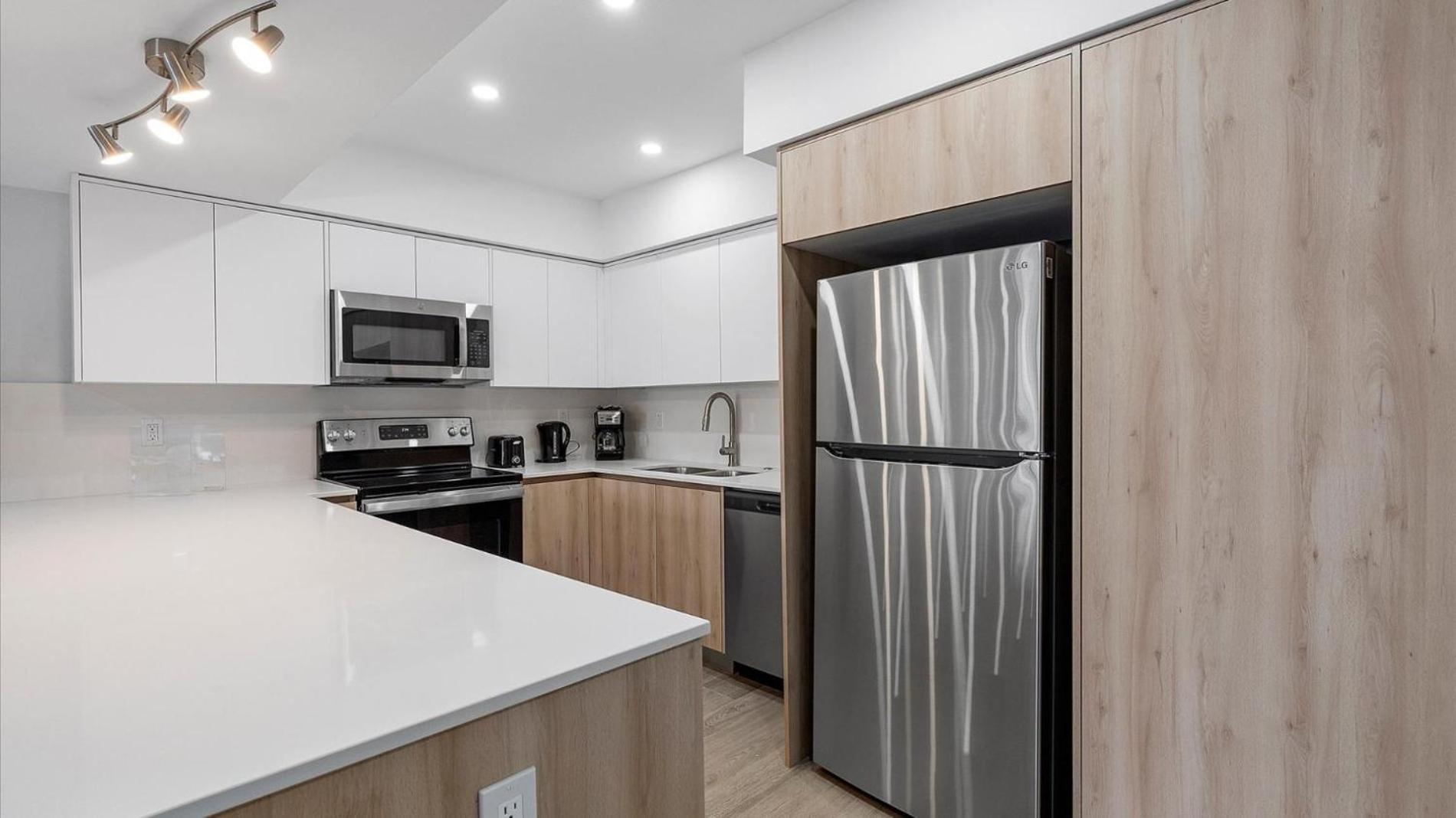 Ocean Reserve Luxury Across From Sunny Isles