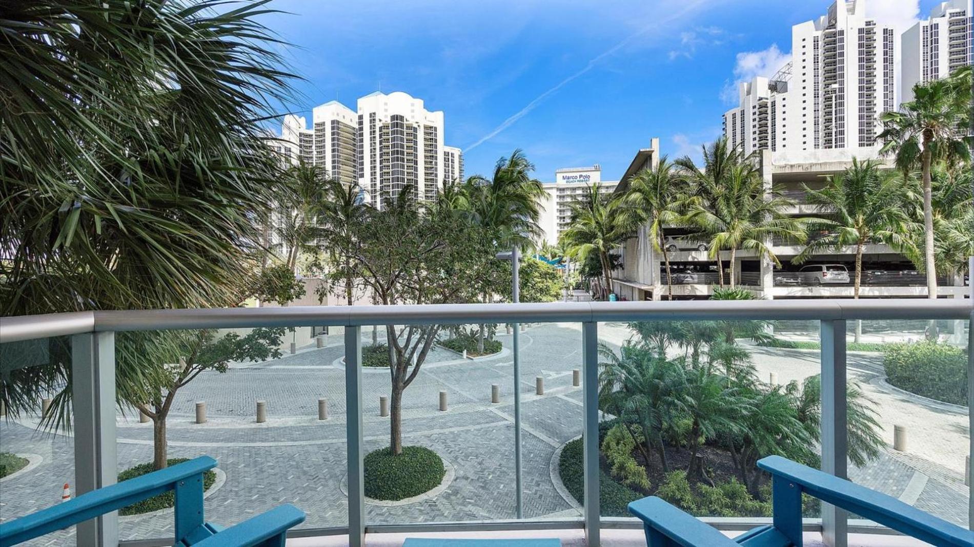 Ocean Reserve Luxury Across From Sunny Isles