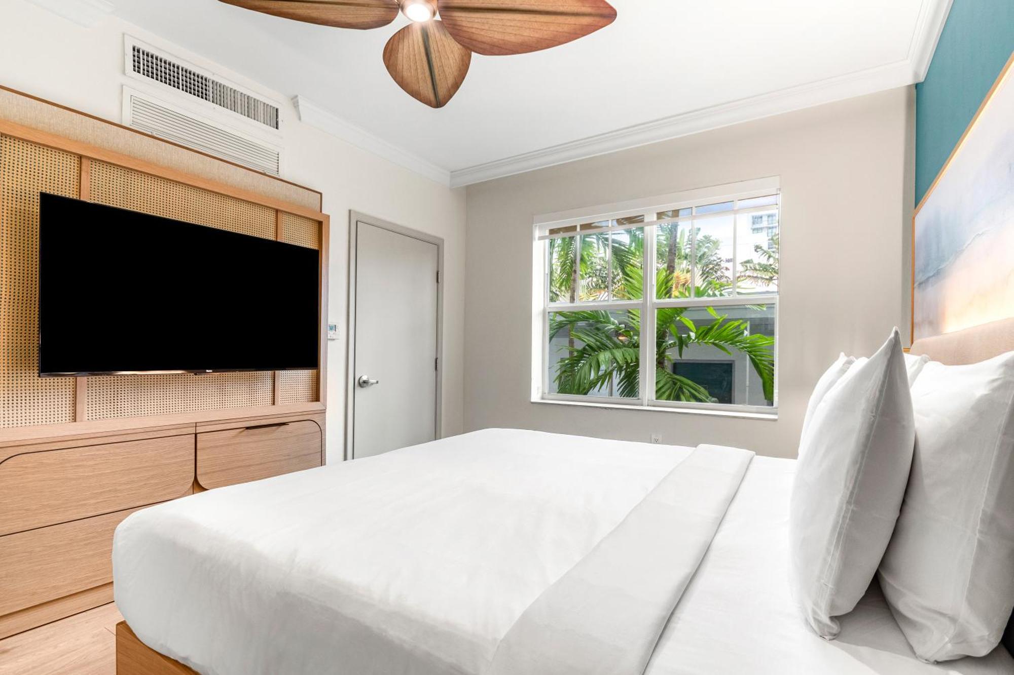 Hotel Aloha Fridays Miami Beach