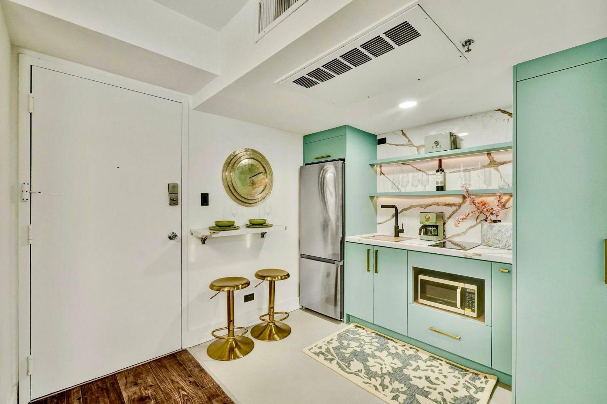 Slice Of Paradise Steps To The Beach- California King Bedroom And Sofa Bed Aparthotel Miami Beach
