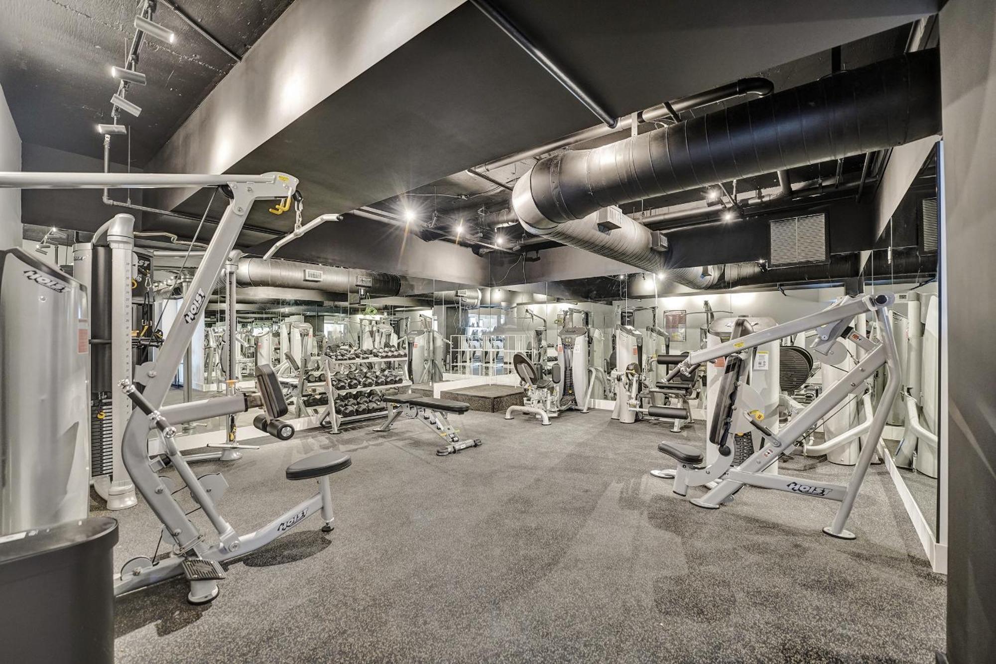 Apartment Classic Amenities Steps From The With Gym And Pool 1208 Miami Beach