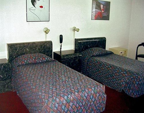 Hotel Tropics 2*