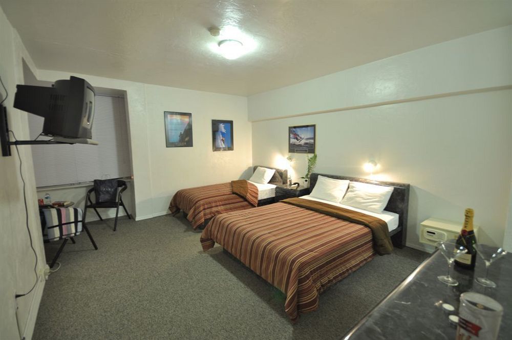 Hotel Tropics 2*