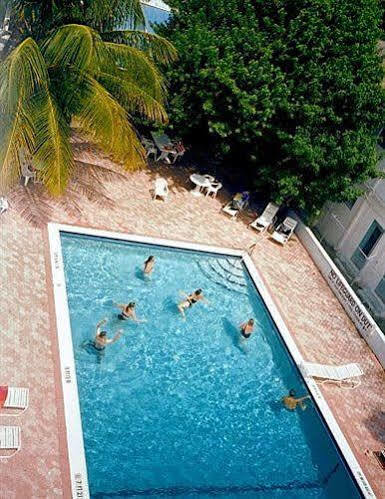 Hotel Tropics